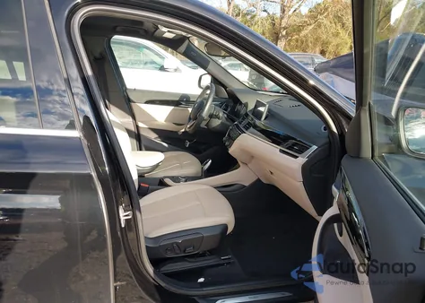 2022 BMW X1 xDrive28I z USA, uszkodzony, nr VIN WBXJG9C08N5U54994